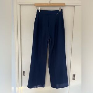 Women’s vintage Levi’s trousers in blue. Women’s 24-25. XS